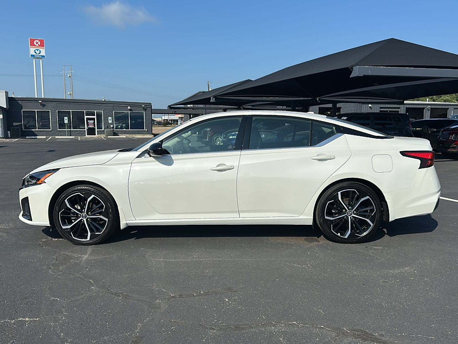 2024 Nissan Altima SR photo 3