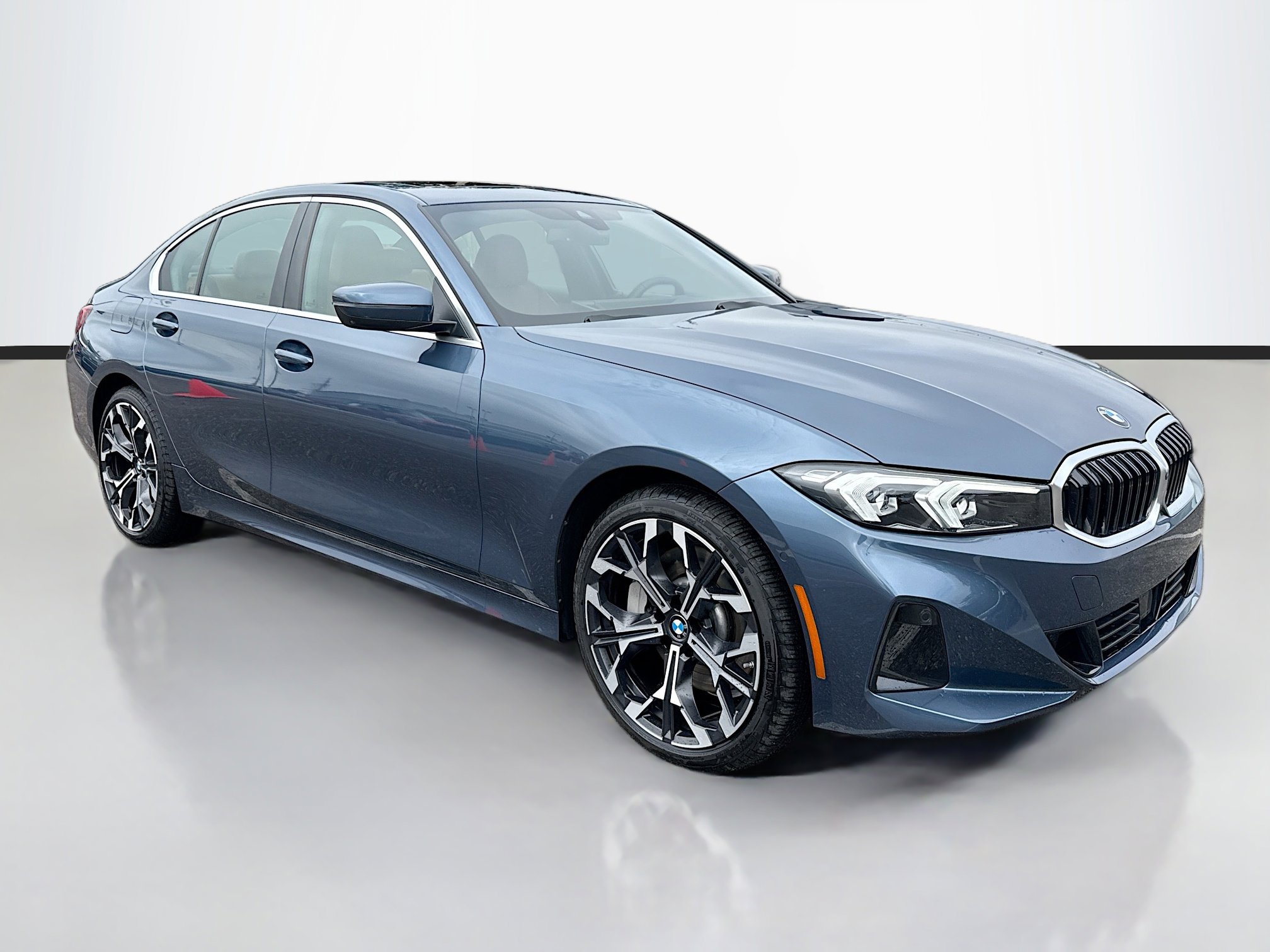 2025 BMW 3 Series 330i's photo