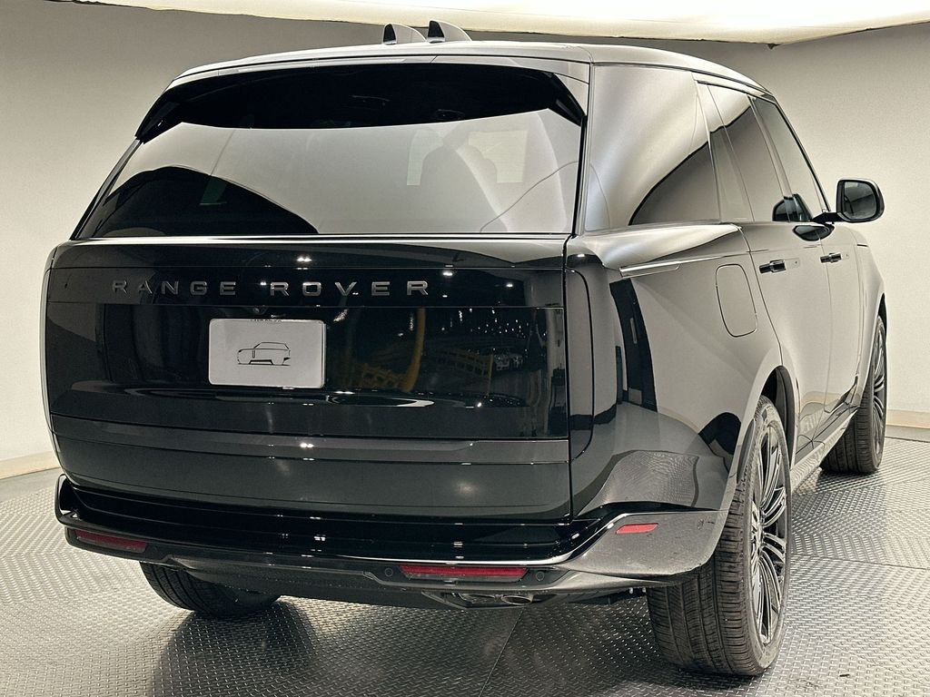 2025 Land Rover Range Rover SE photo 2