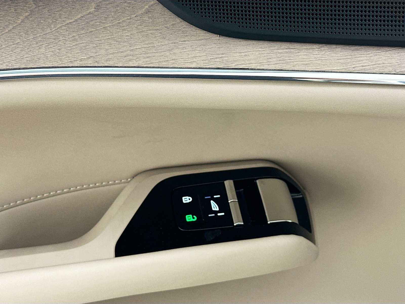 2025 Volvo EX90 Plus photo 14