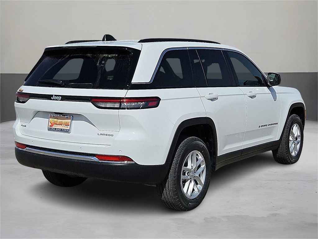 2025 Jeep Cherokee Laredo X photo 3
