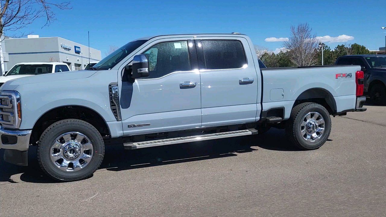 2025 Ford F-350 Lariat photo 2