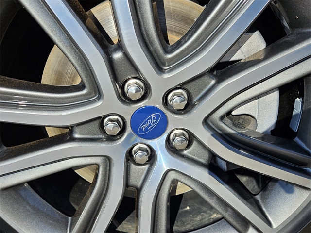 2021 Ford Edge Titanium photo 17