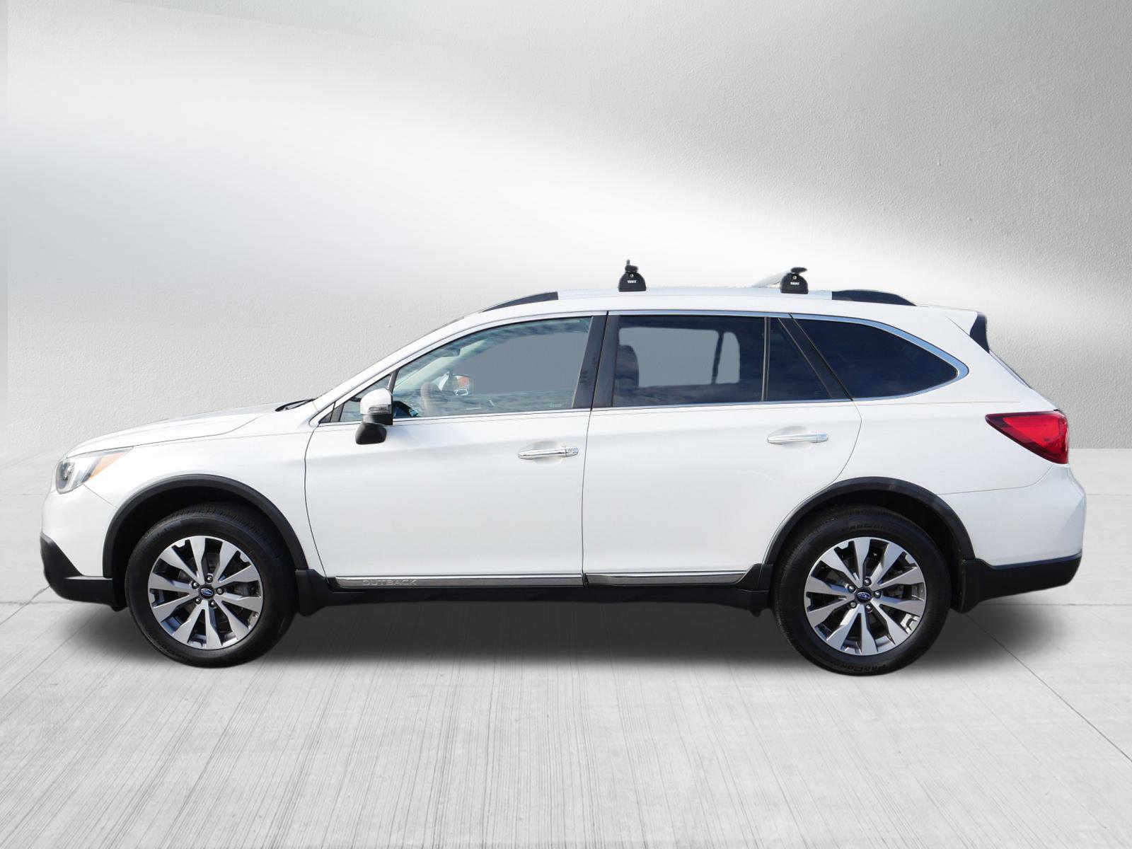 2017 Subaru Outback Touring photo 4