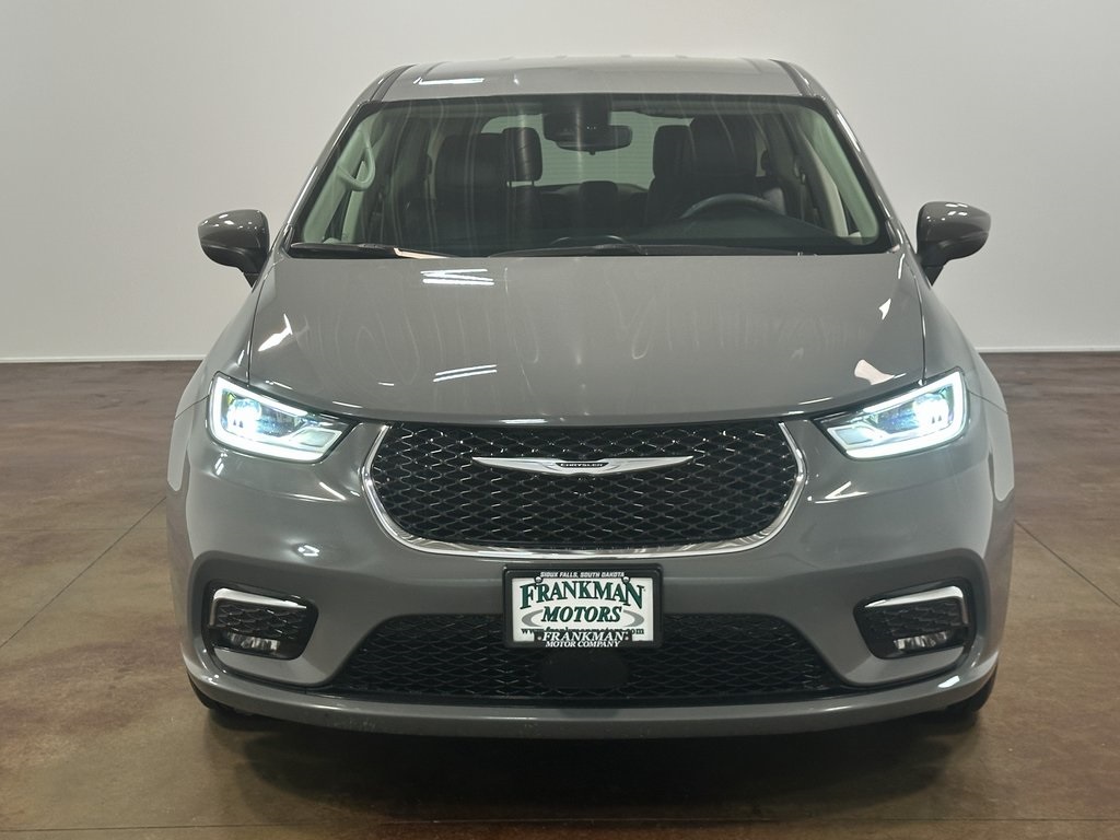 2023 Chrysler Pacifica Touring L photo 32