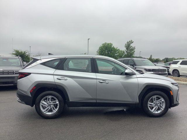2025 Hyundai Tucson SE photo 4