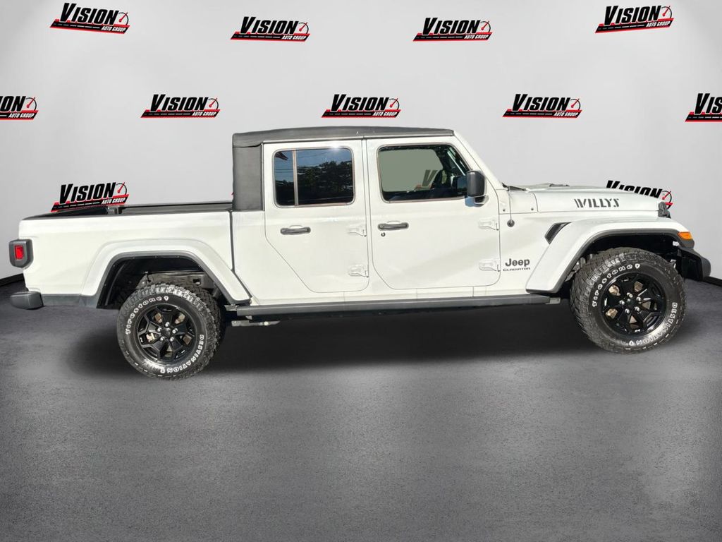 2021 Jeep Gladiator Willys photo 3