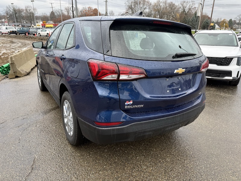 2023 Chevrolet Equinox LS photo 4