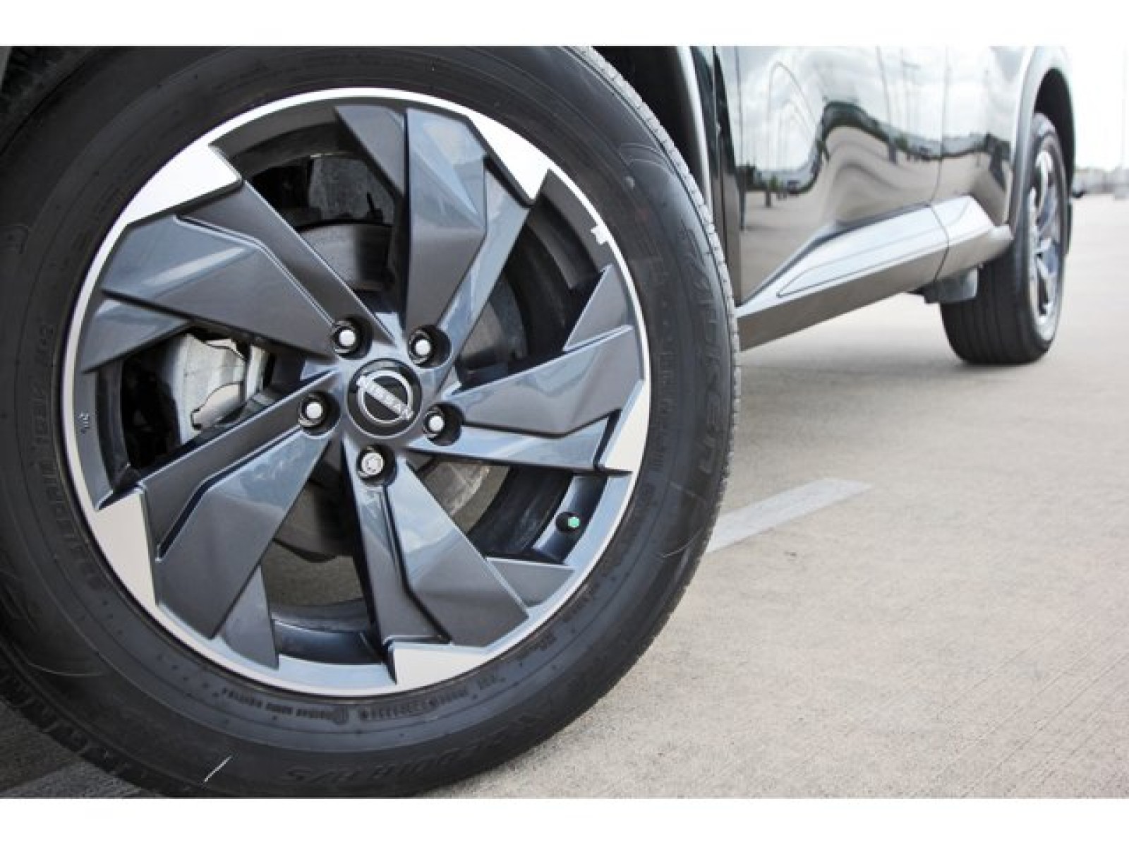 2024 Nissan Rogue SV Black at Robbins Nissan