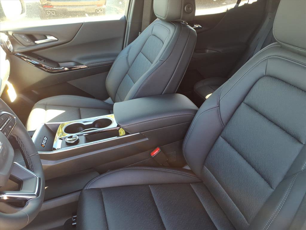 2026 Chevrolet Equinox LT photo 2