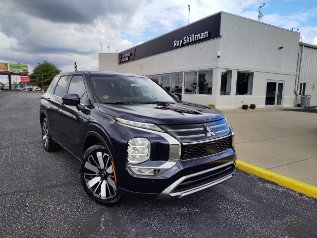 2025 Mitsubishi Outlander SE's photo