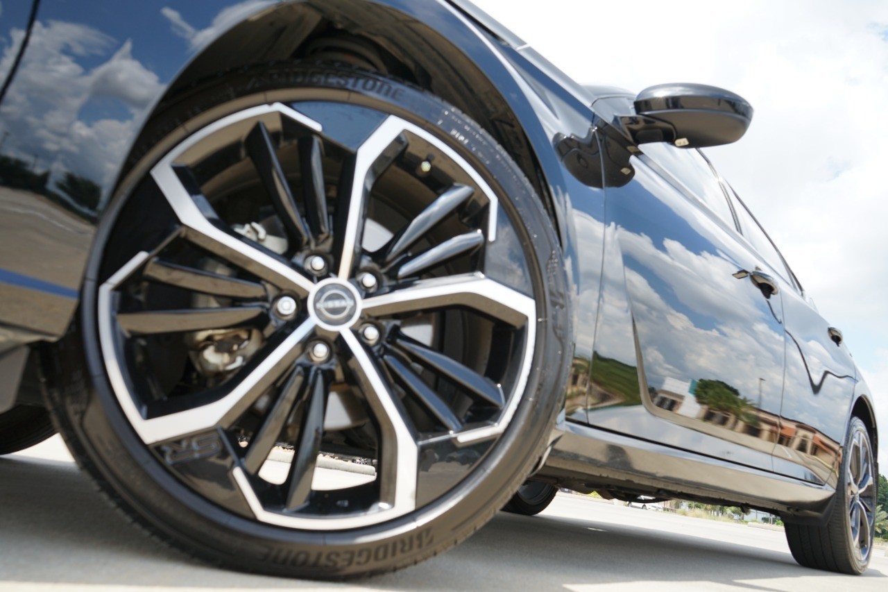 2023 Nissan Altima SR photo 11