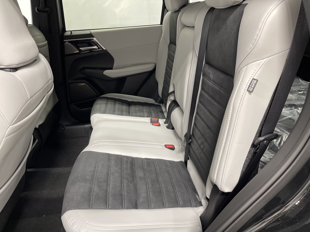 2025 Mitsubishi Outlander SE photo 20