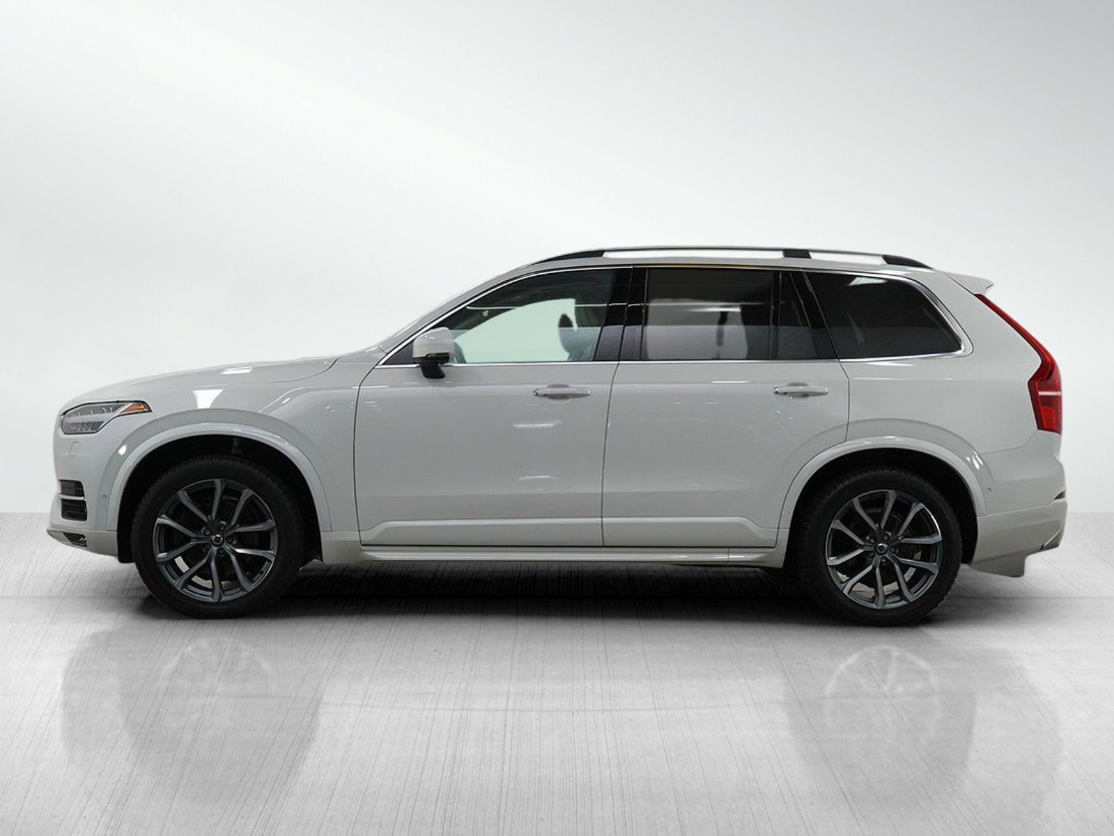 Used 2017 Volvo XC90 Momentum with VIN YV4A22PK2H1168047 for sale in South Saint Paul, Minnesota