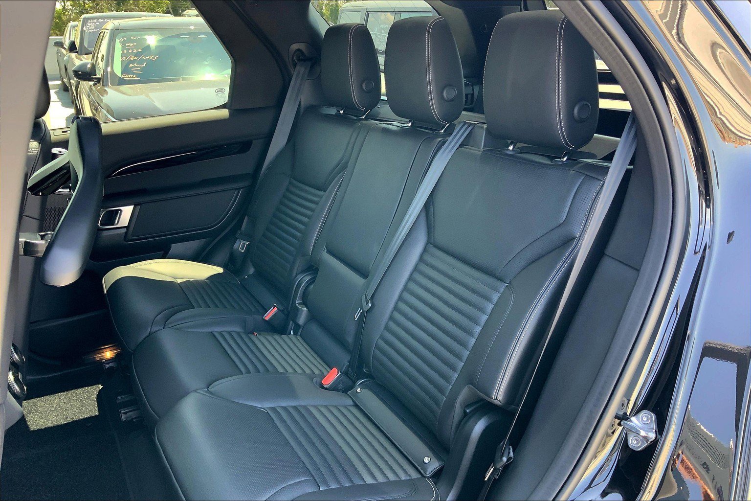 2025 Land Rover Discovery S photo 13