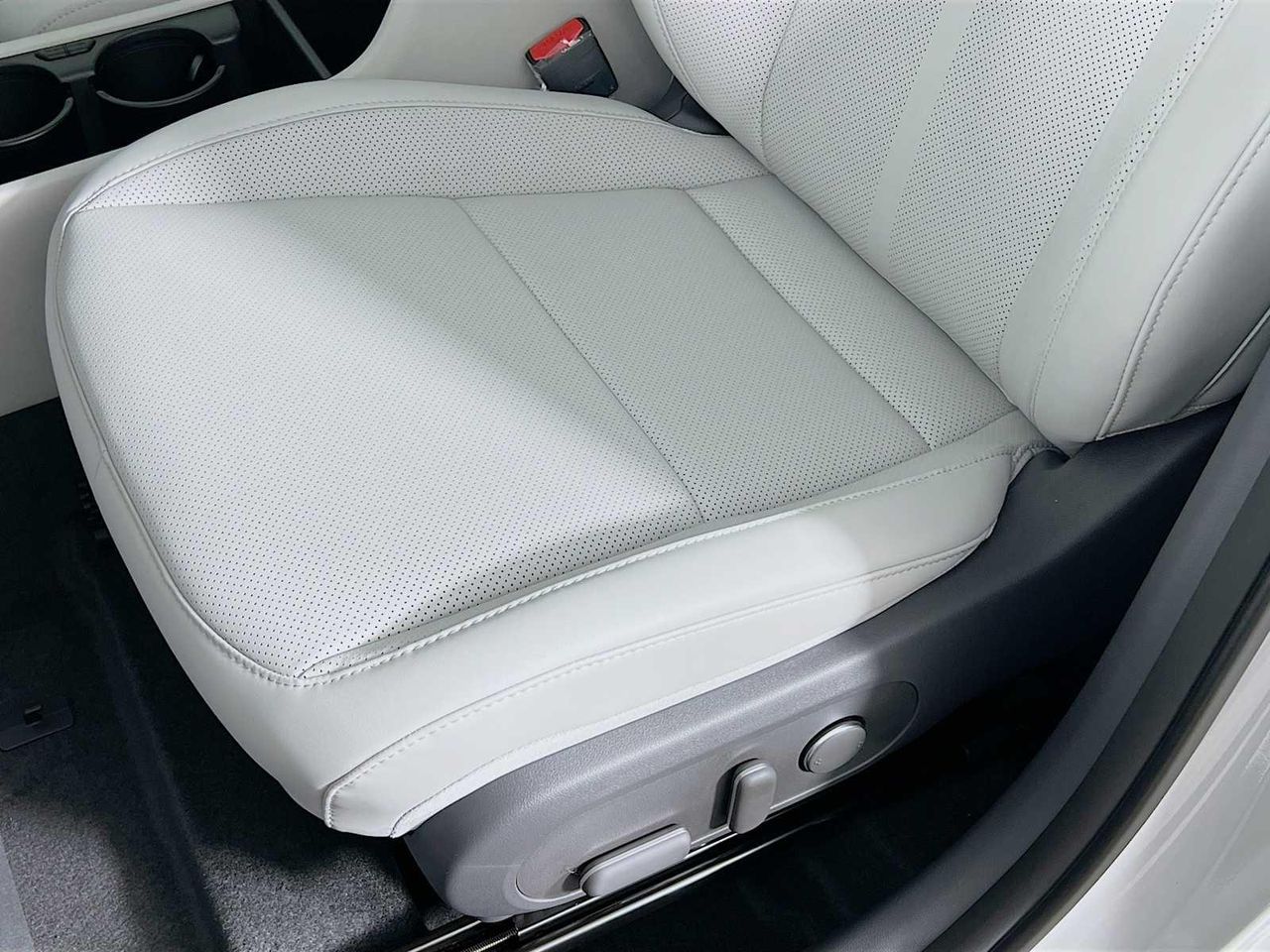 2026 Hyundai Kona SEL photo 11