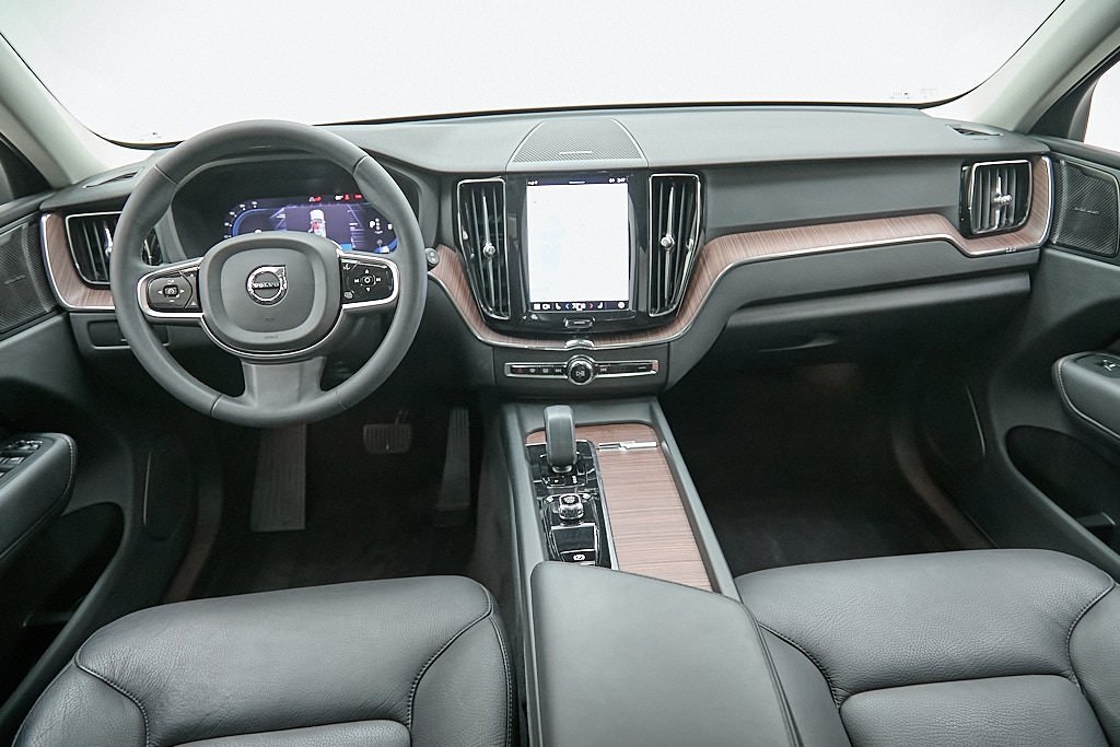 2023 VOLVO XC60 - Image 22
