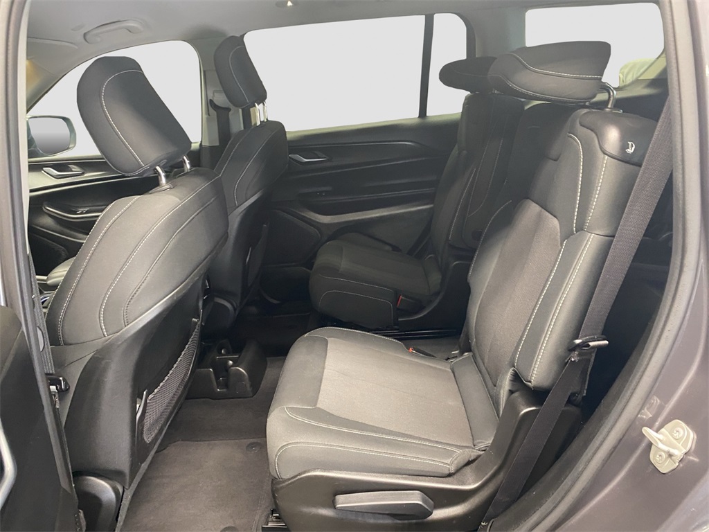 2023 Jeep Grand Cherokee Laredo photo 18