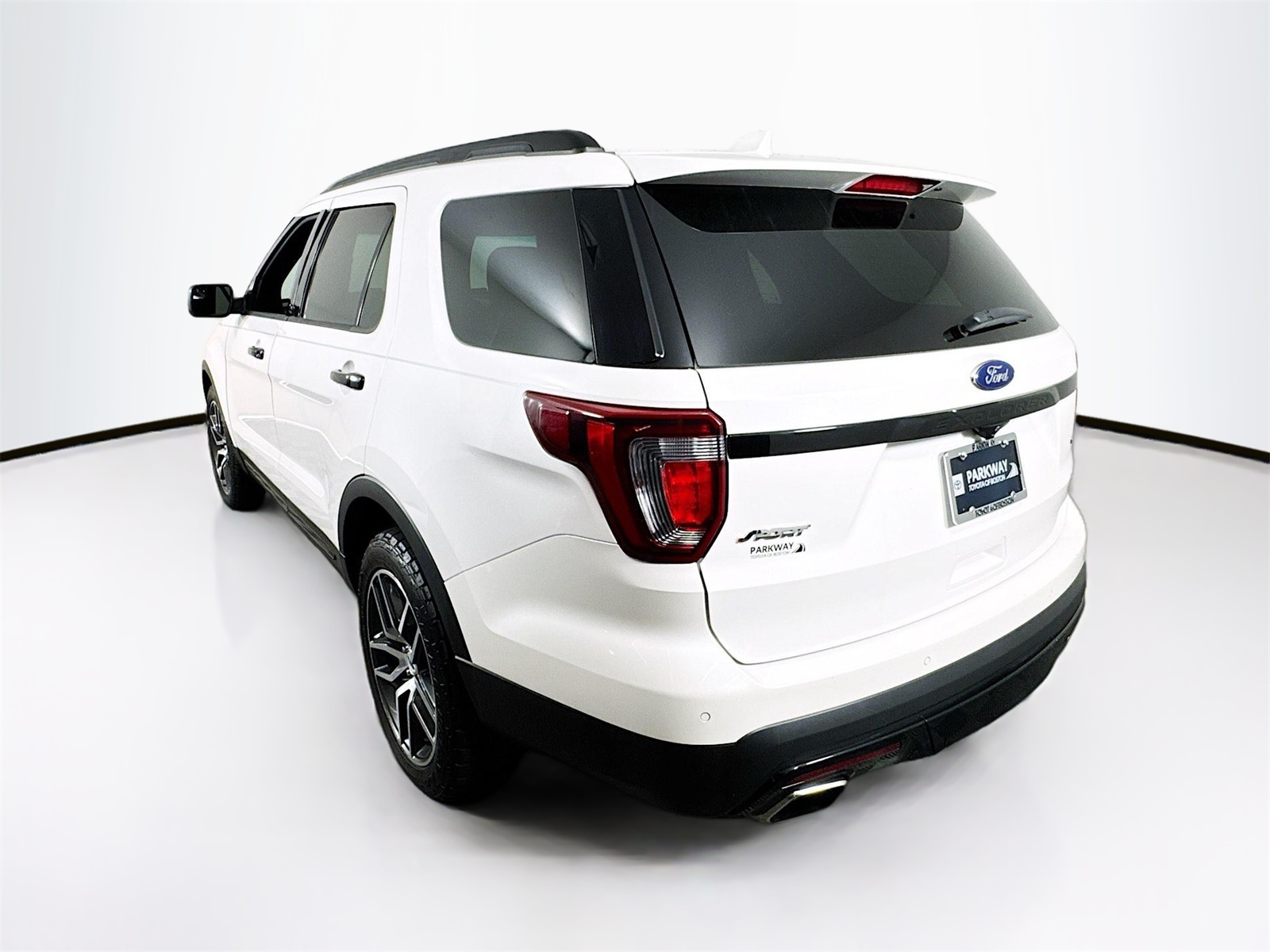 2017 Ford Explorer Sport photo 4