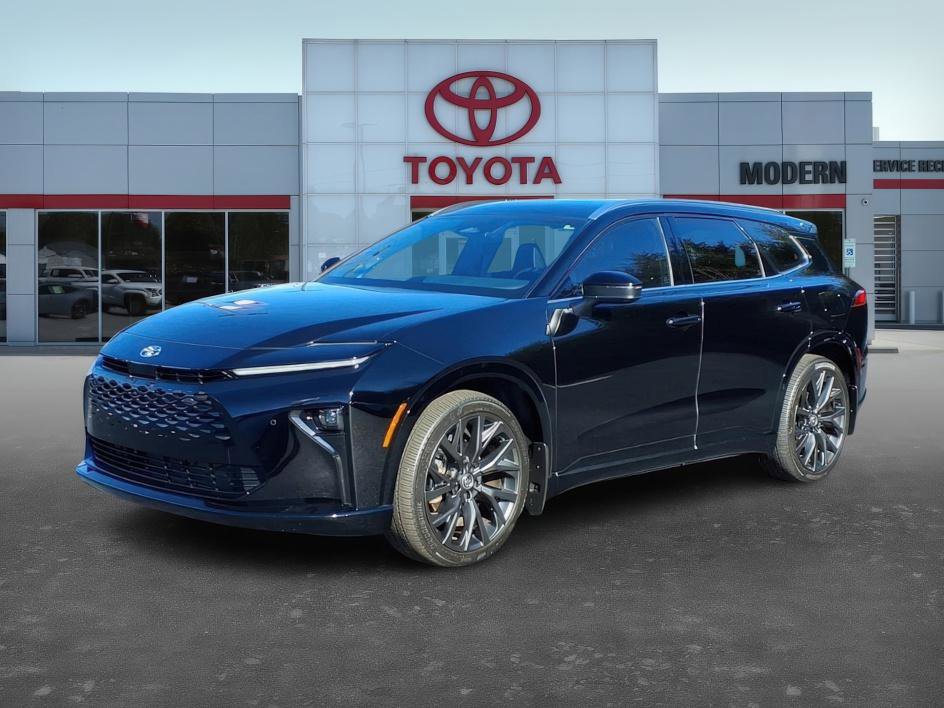 2025 Toyota Crown Signia Limited's photo