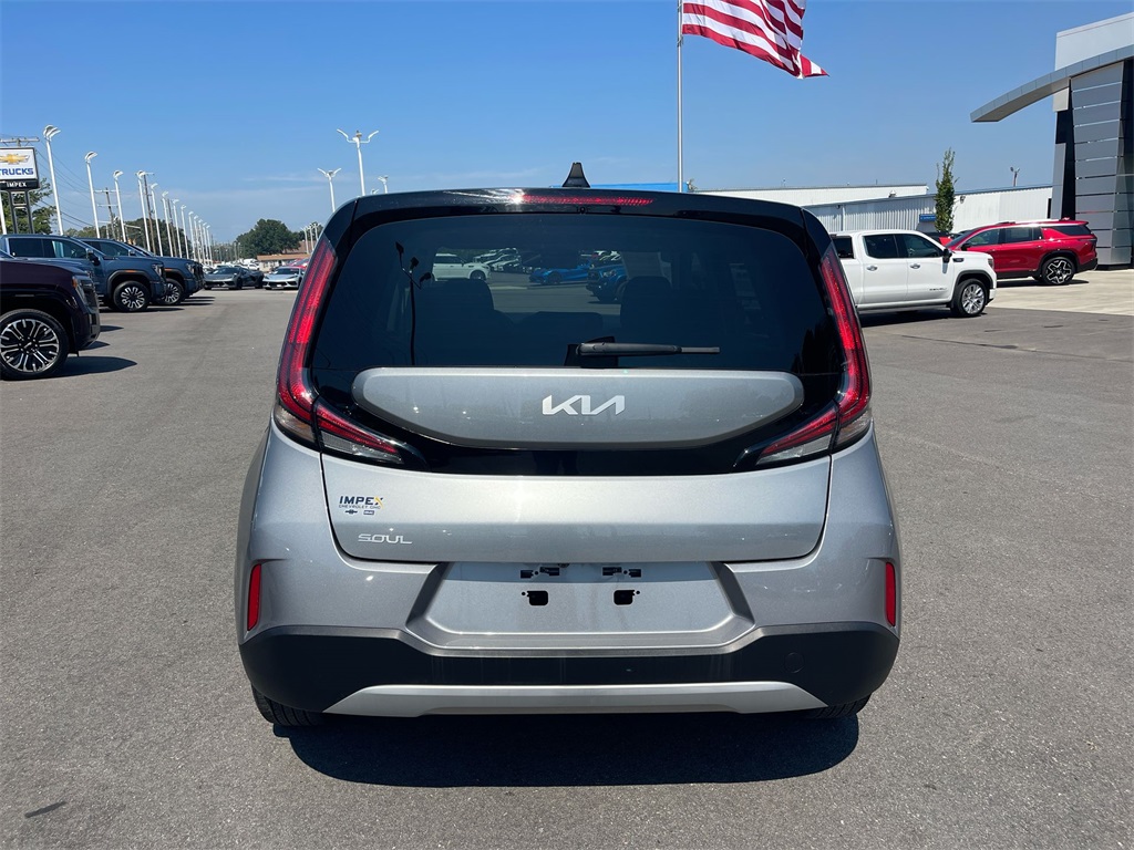 2024 Kia Soul LX photo 2