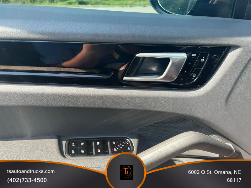 2020 Porsche Cayenne photo 18