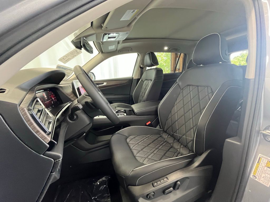 2025 Volkswagen Atlas SEL Premium R-Line photo 9