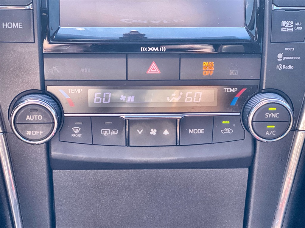 2016 Toyota Camry XLE photo 16