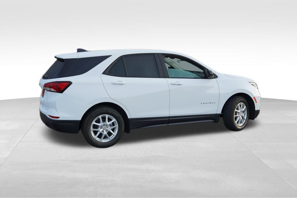 2024 Chevrolet Equinox LS photo 4