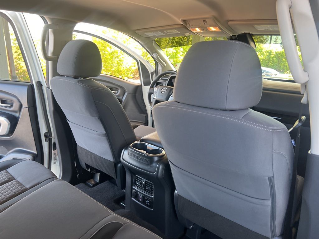 2024 Nissan Titan Crew Cab photo 9
