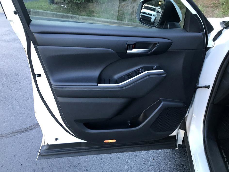 2020 Toyota Highlander Hybrid XLE photo 16