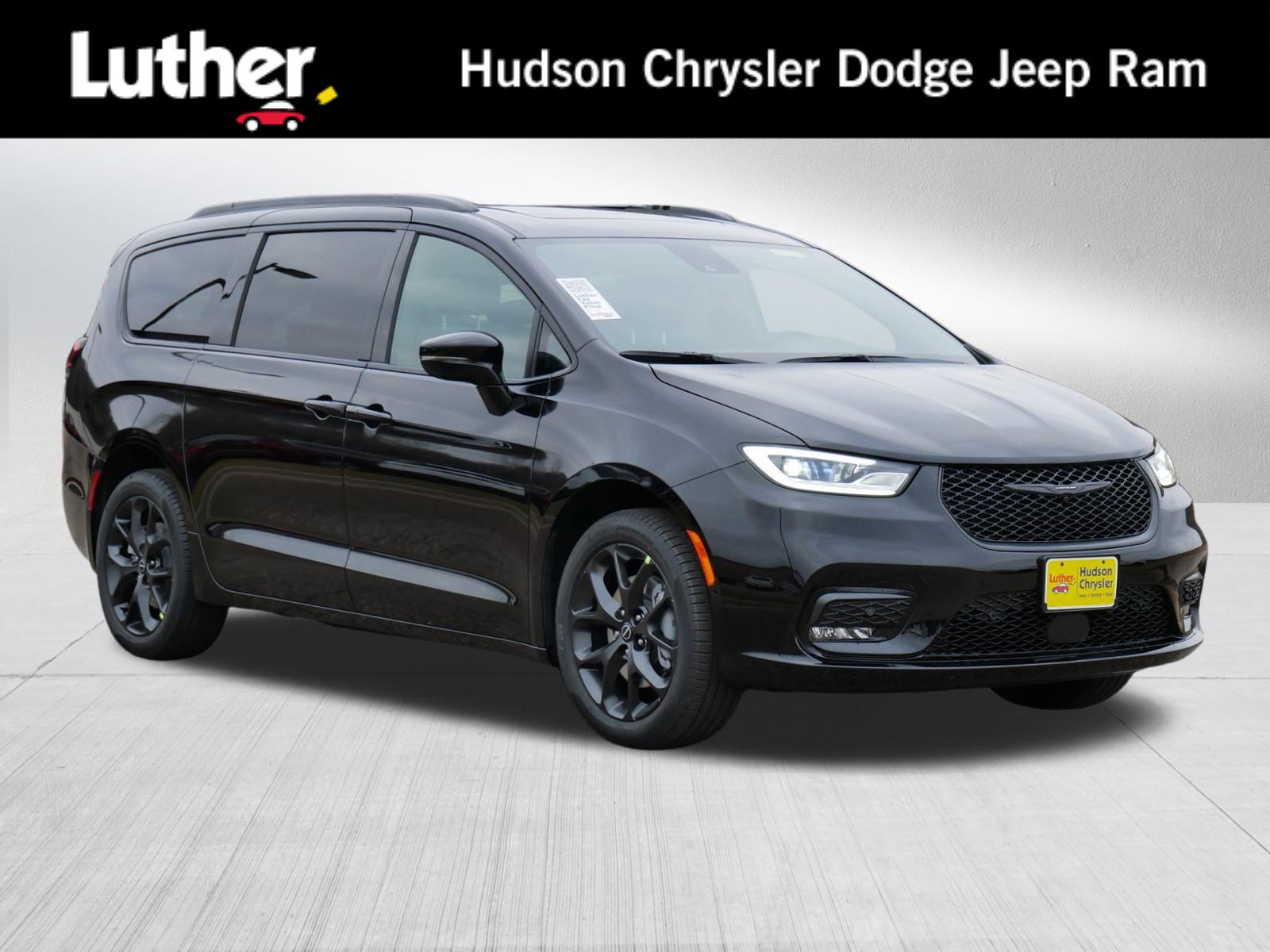 2026 Chrysler Pacifica Select's photo