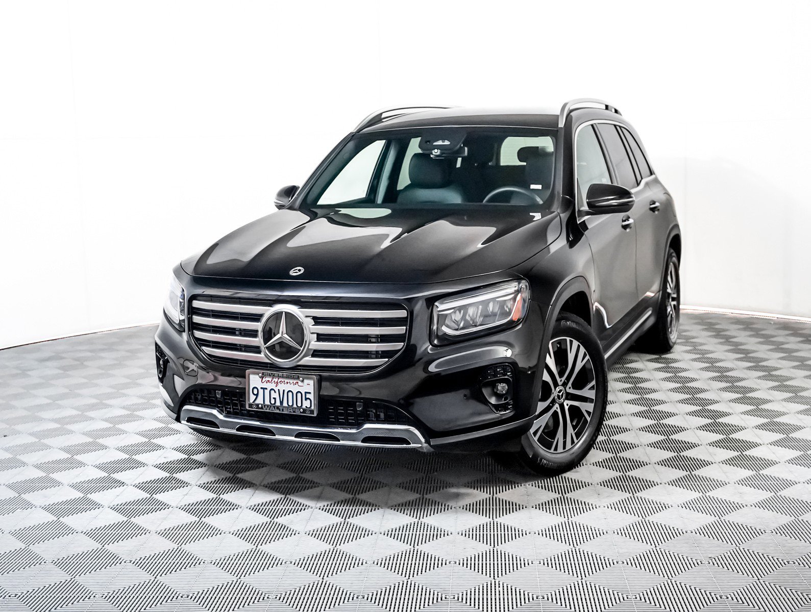 2025 Mercedes-Benz GLB Base's photo