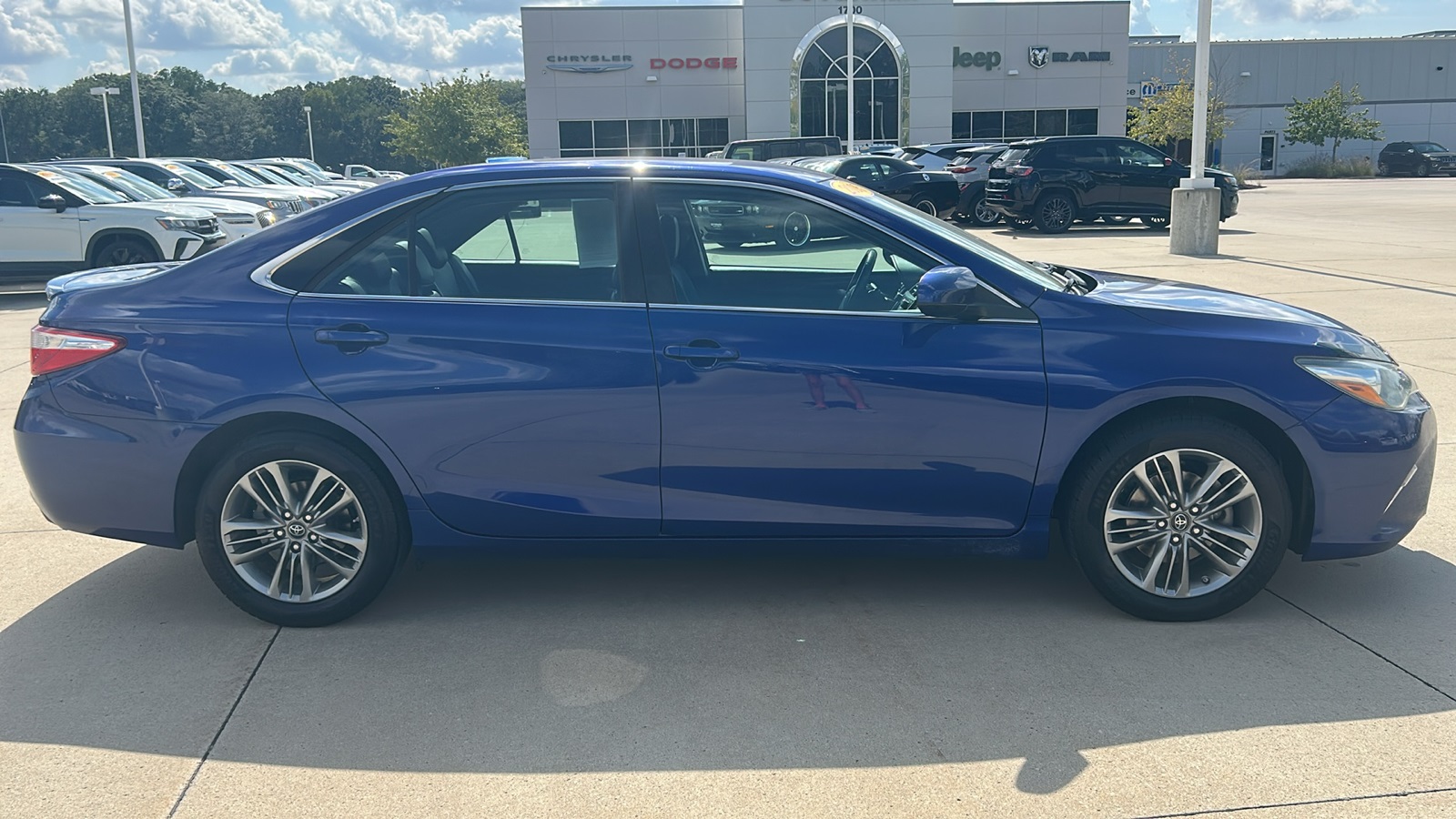 2016 Toyota Camry photo 2