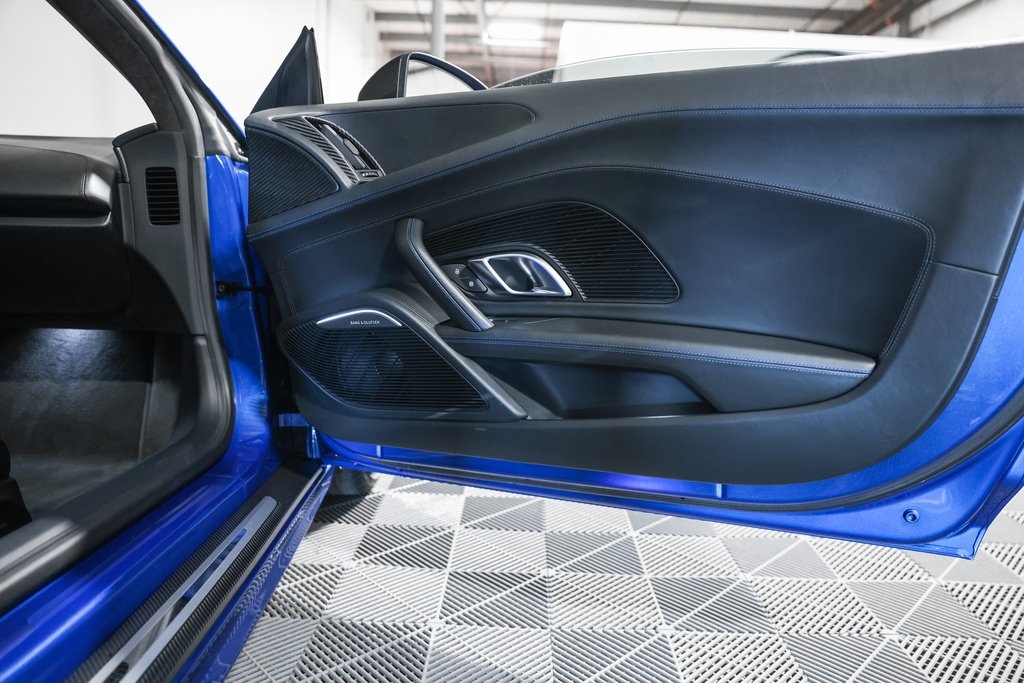 2017 Audi R8 V10 Plus Coupe photo 23