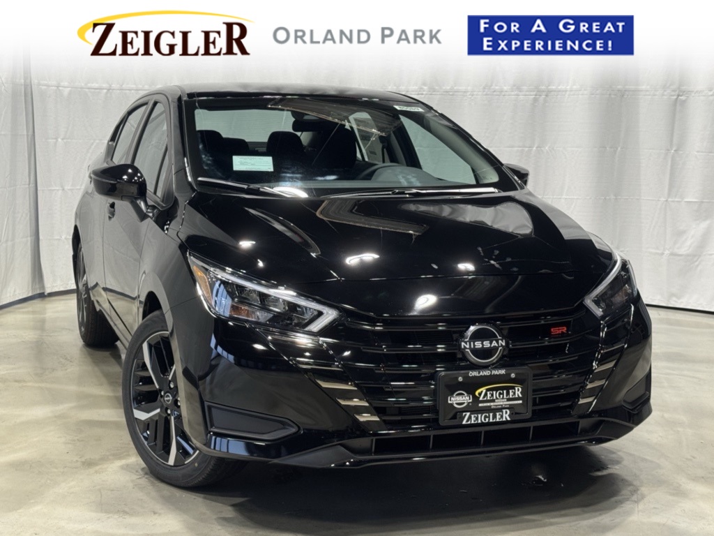 2025 Nissan Versa SR's photo