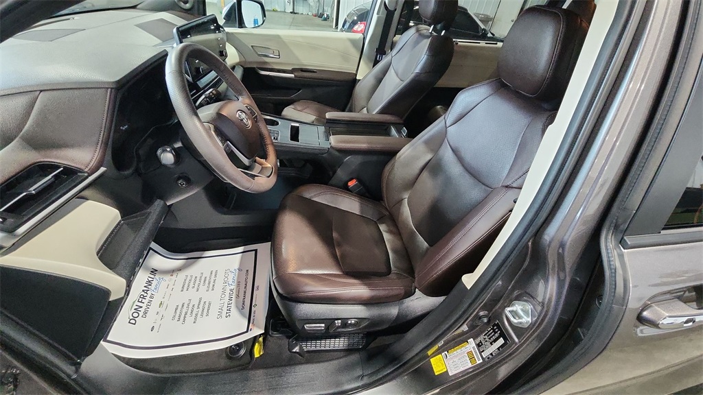2023 Toyota Sienna Platinum photo 11