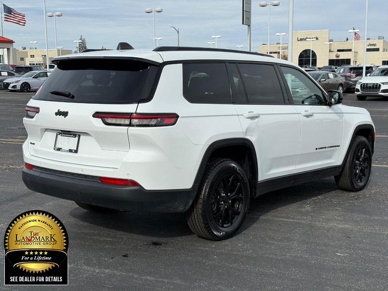 2024 Jeep Grand Cherokee Altitude photo 3