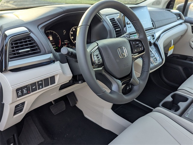 2026 Honda Odyssey Touring photo 2