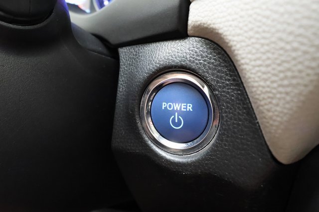 2022 Toyota RAV4 Hybrid XLE photo 17