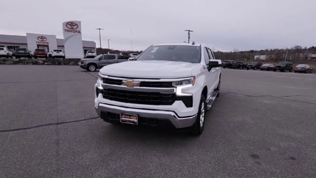 2024 Chevrolet Silverado 1500 LT photo 3