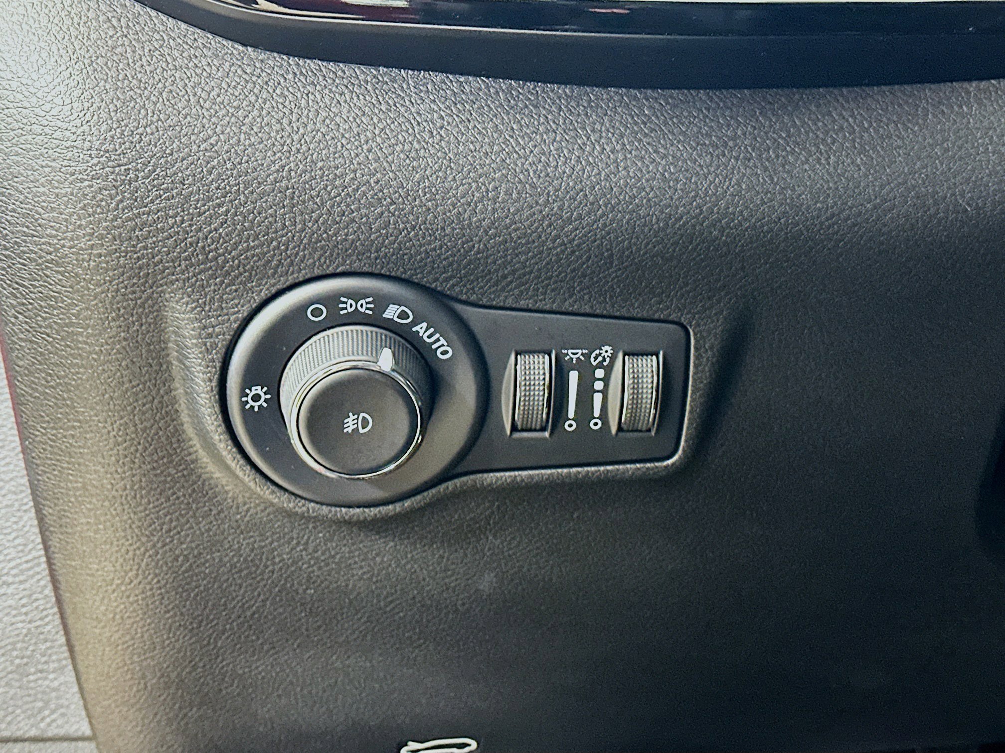2023 Jeep Compass Altitude photo 2