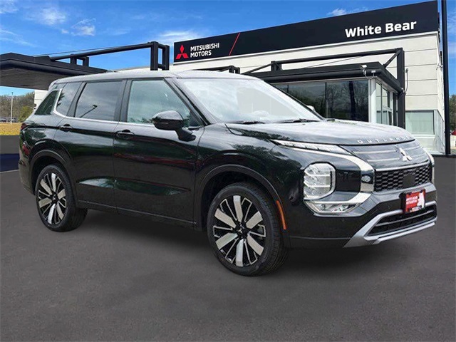 2025 Mitsubishi Outlander SE's photo