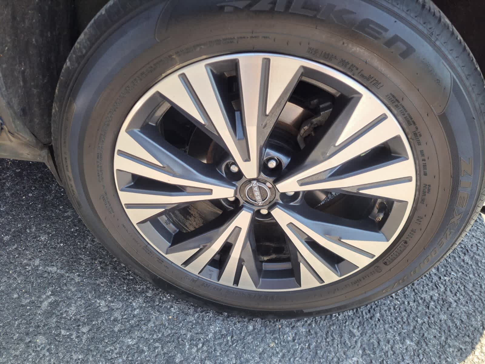 2023 Nissan Rogue SV photo 19