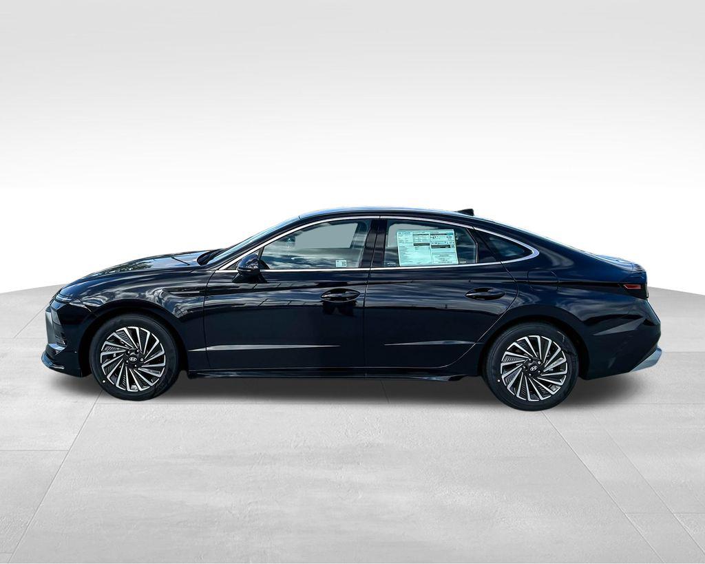 2025 Hyundai Sonata Hybrid SEL photo 8