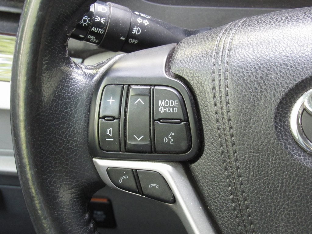 2018 Toyota Sienna XLE photo 26