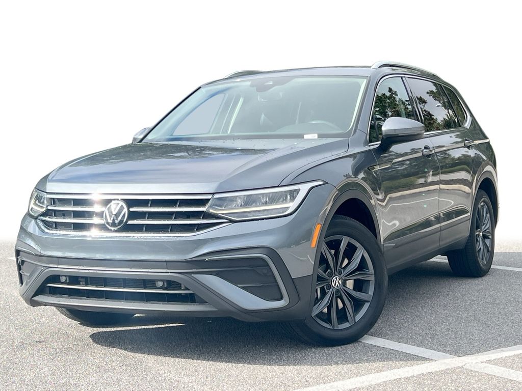 2022 Volkswagen Tiguan SE's photo