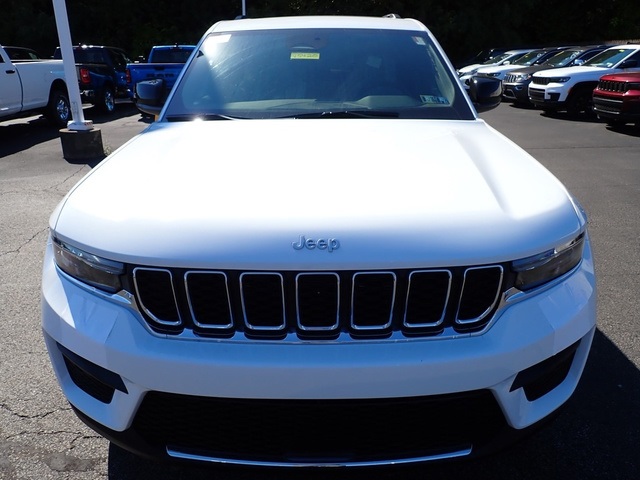 2025 Jeep Grand Cherokee Laredo photo 8