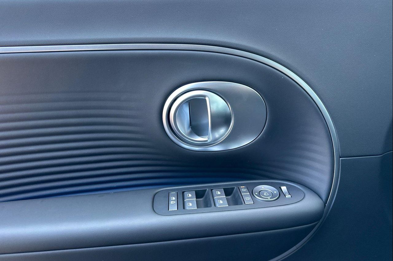 2026 Hyundai Ioniq SEL photo 9