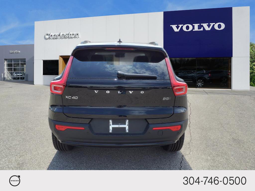 2025 Volvo XC40 Plus photo 3